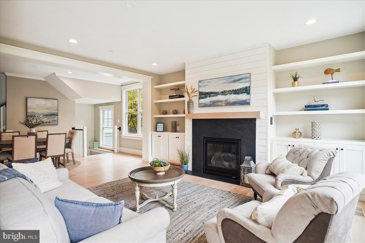 GLENBROOK KNOLLS - Residential