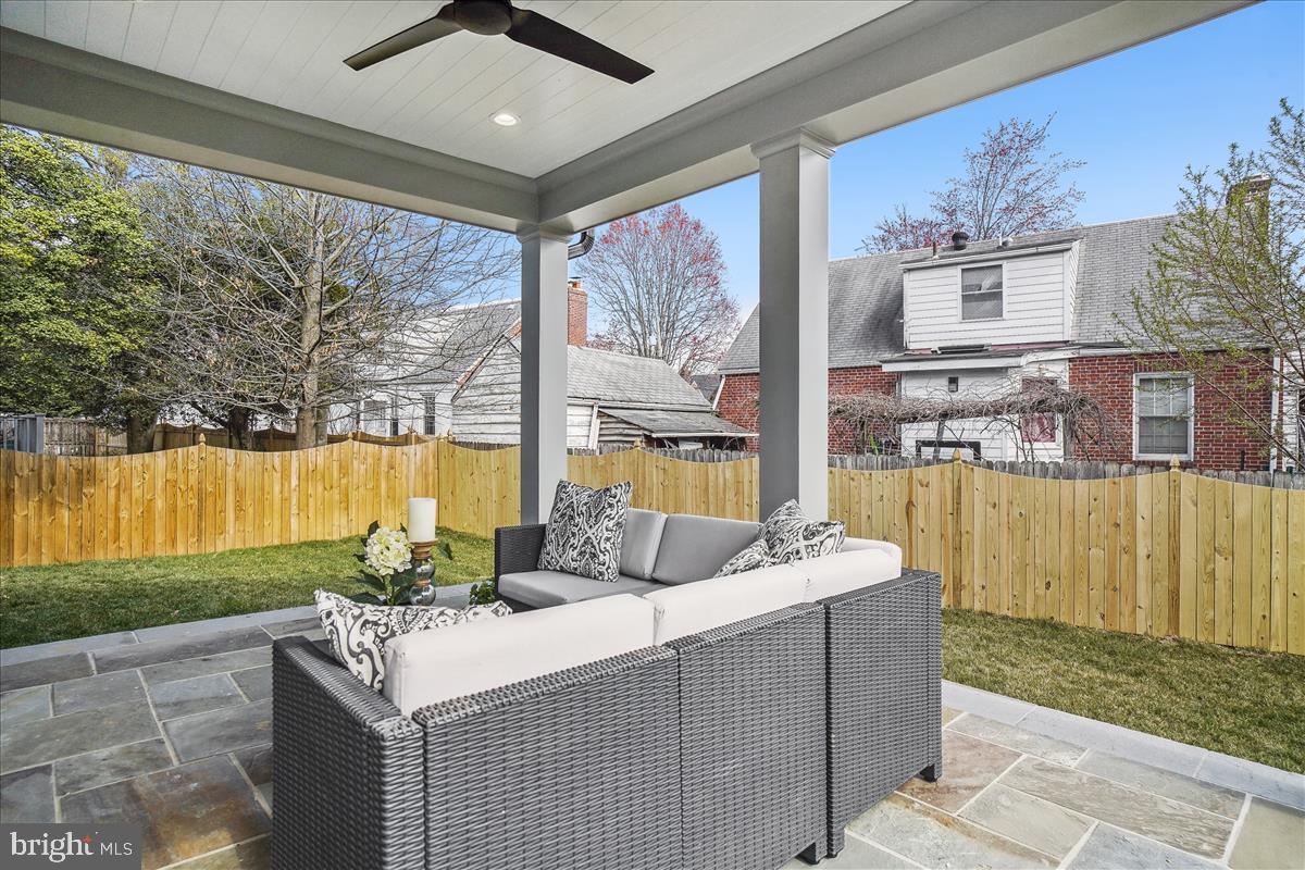 GLENBROOK KNOLLS - Residential