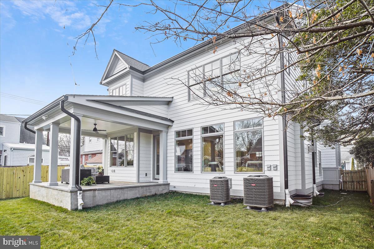 GLENBROOK KNOLLS - Residential