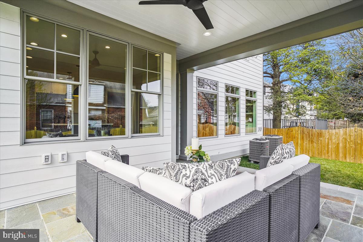 GLENBROOK KNOLLS - Residential