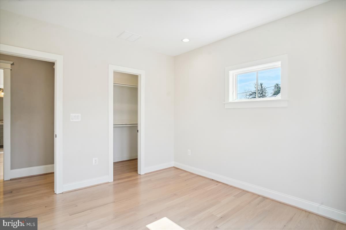 GLENBROOK KNOLLS - Residential