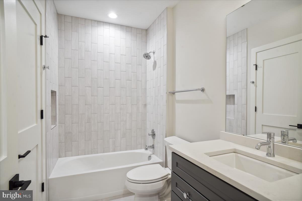 GLENBROOK KNOLLS - Residential