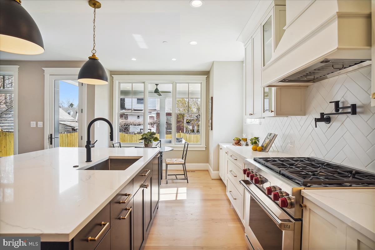 GLENBROOK KNOLLS - Residential