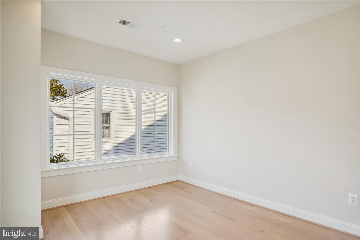 GLENBROOK KNOLLS - Residential