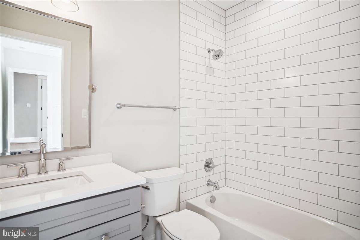 GLENBROOK KNOLLS - Residential