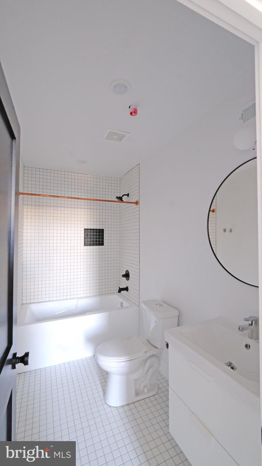 PORT RICHMOND - Residential Lease