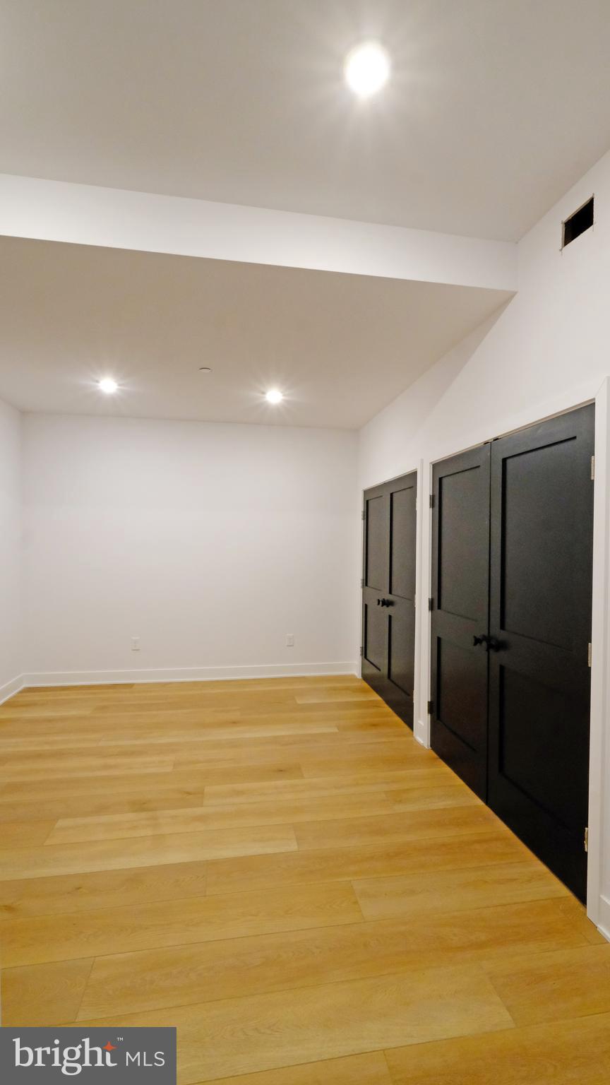 PORT RICHMOND - Residential Lease