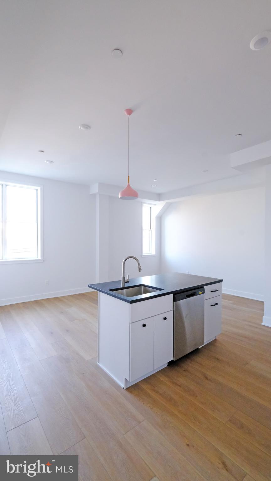 PORT RICHMOND - Residential Lease