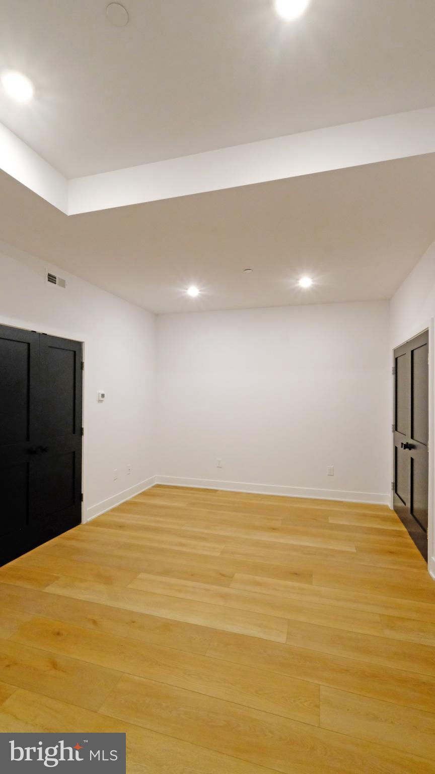 PORT RICHMOND - Residential Lease