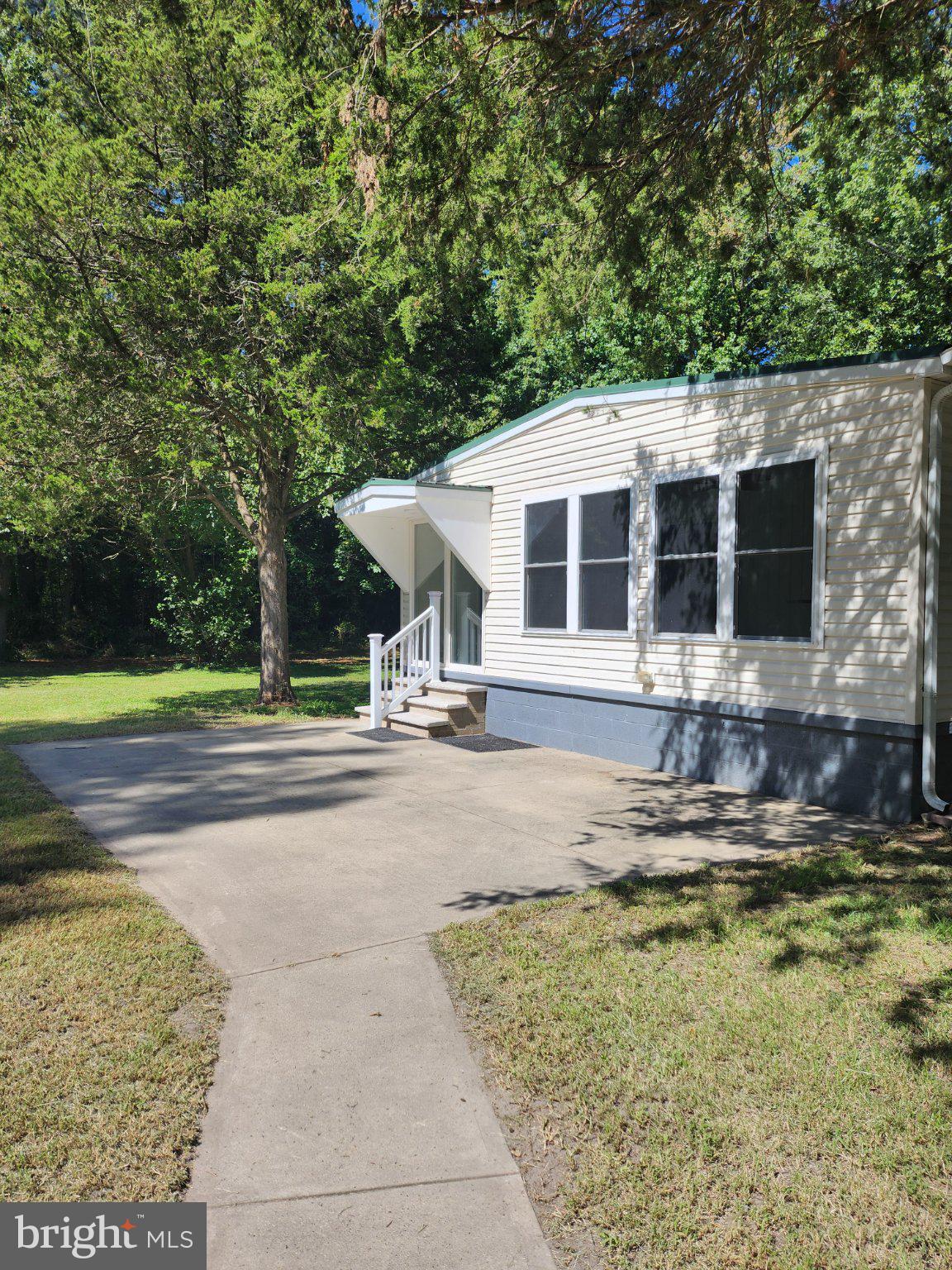 450 EQUITATION LANE