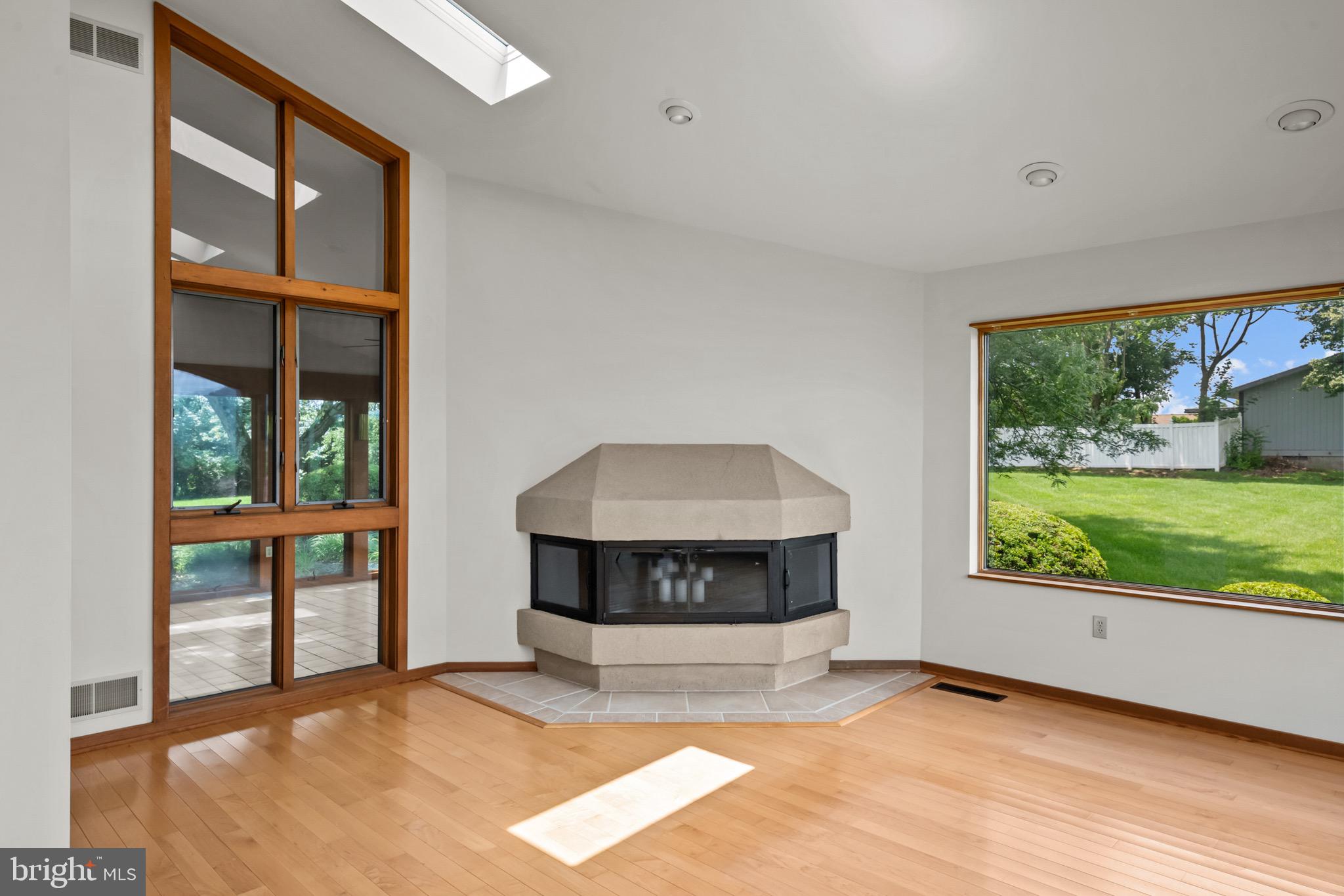 16 ESTATES DRIVE