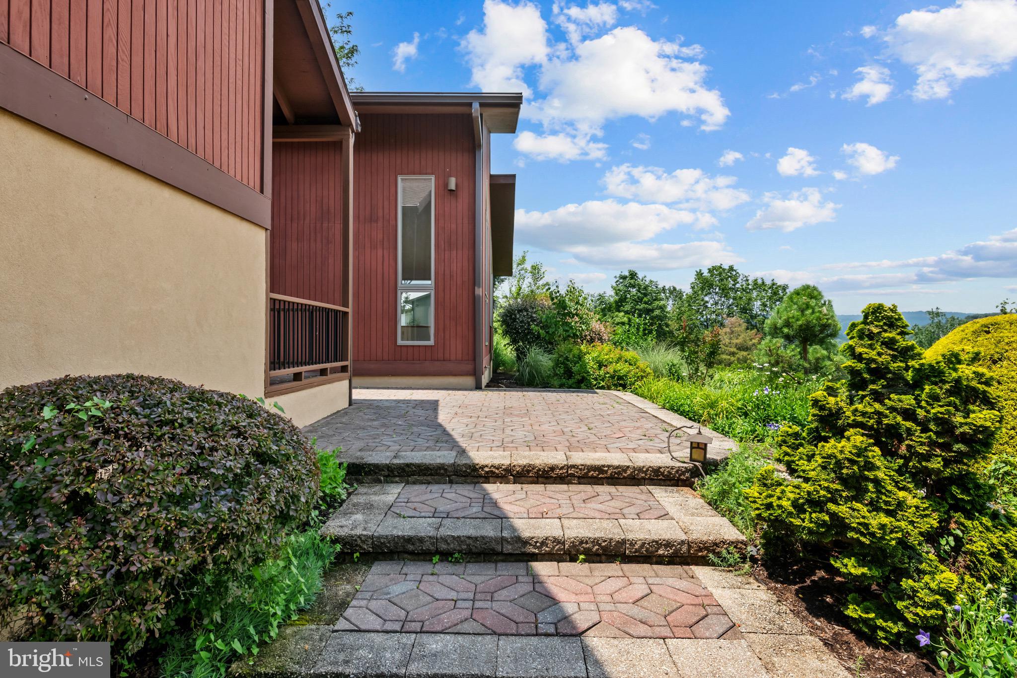 16 ESTATES DRIVE