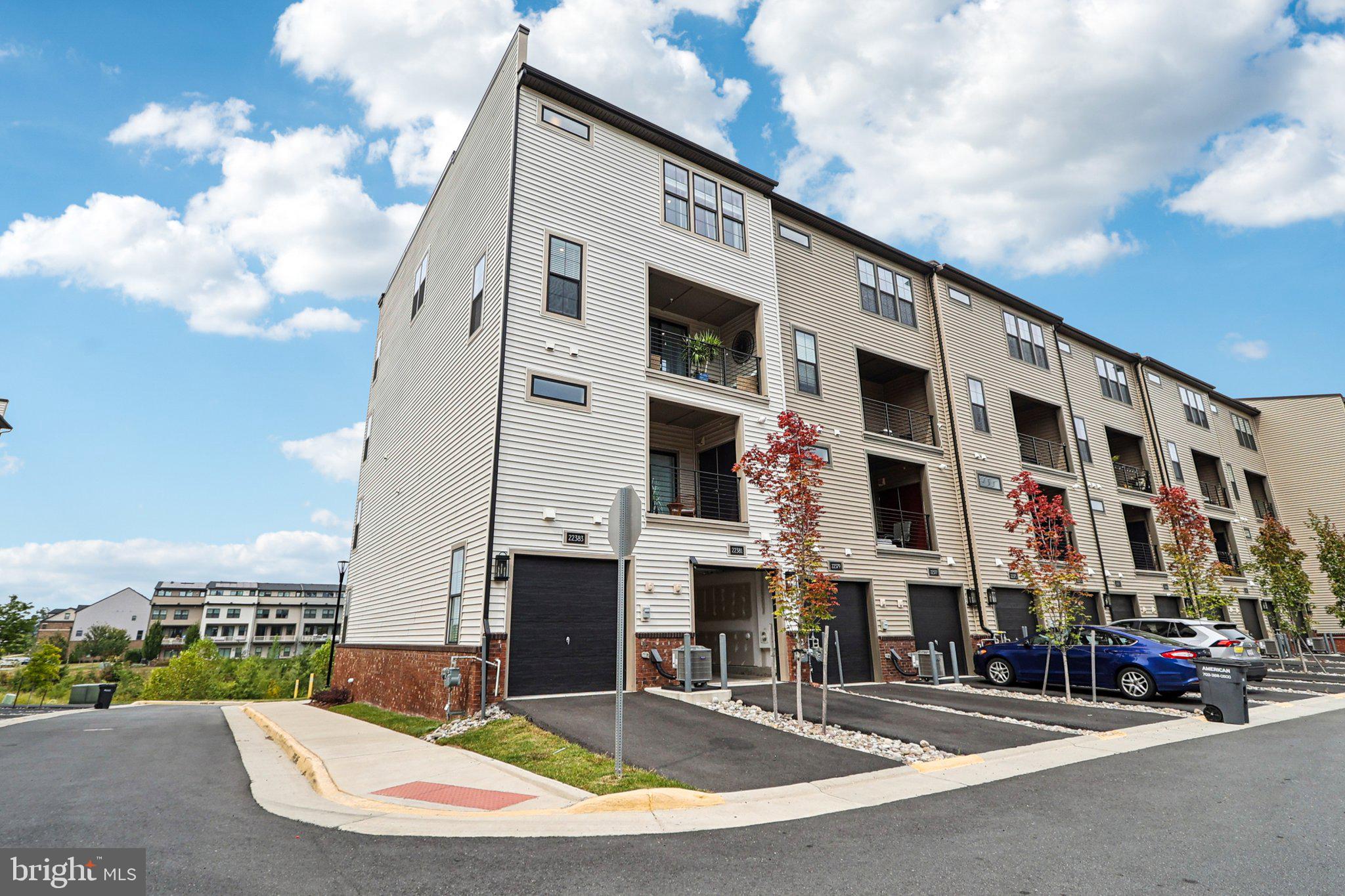 METRO WALK AT MOOREFIELD STATION - Residential