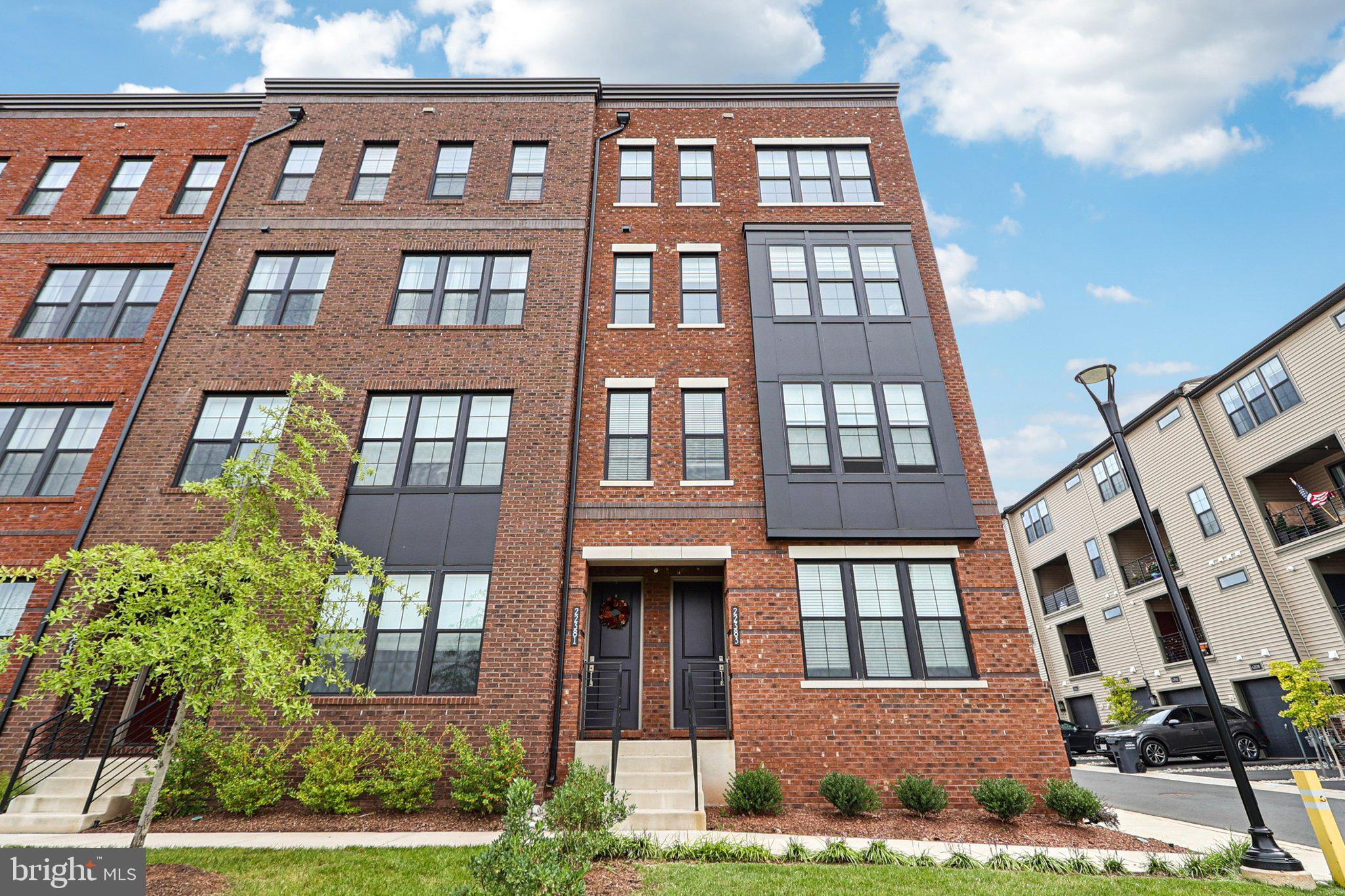 METRO WALK AT MOOREFIELD STATION - Residential
