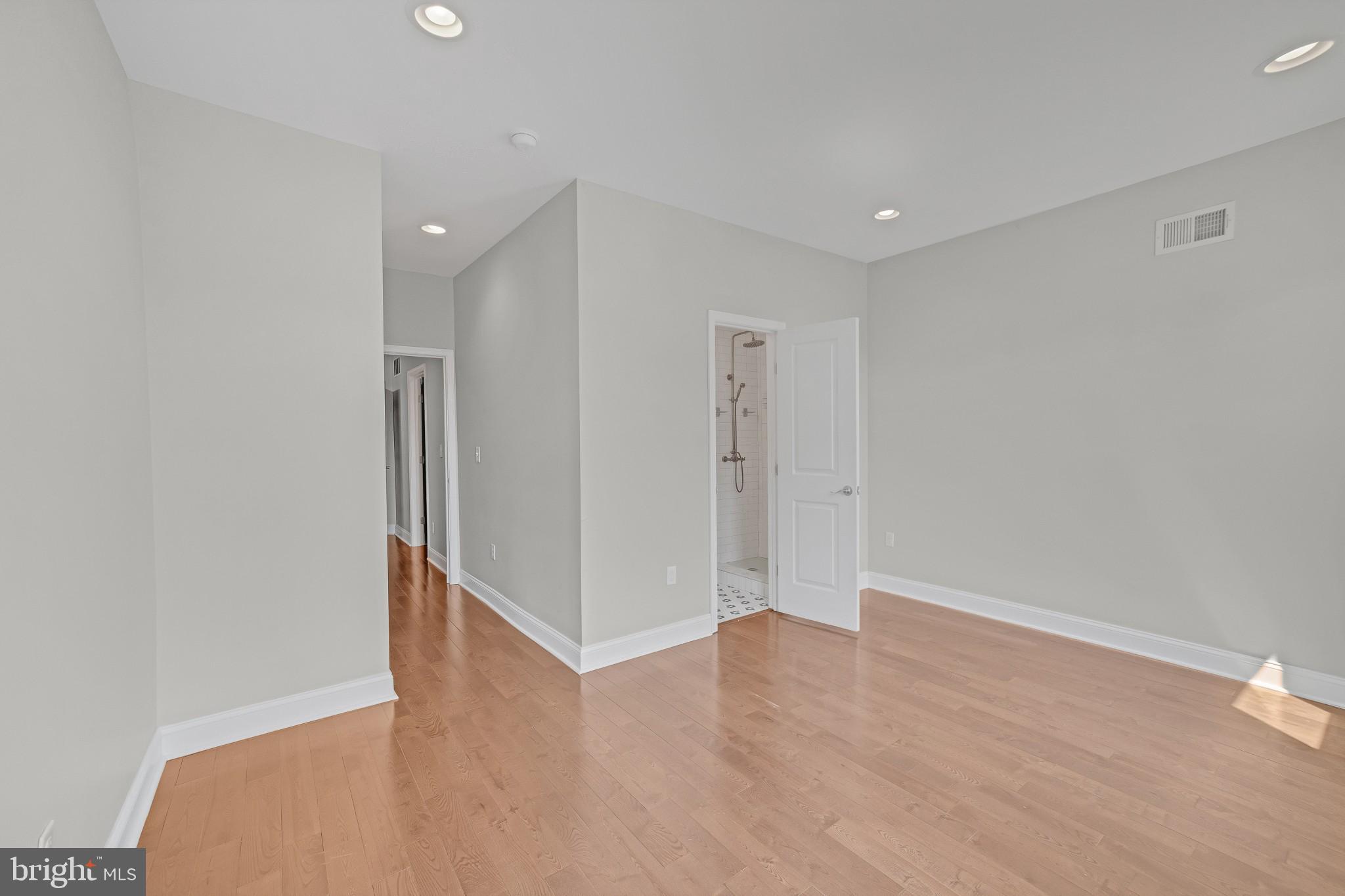 UNIVERSITY CITY - Residential