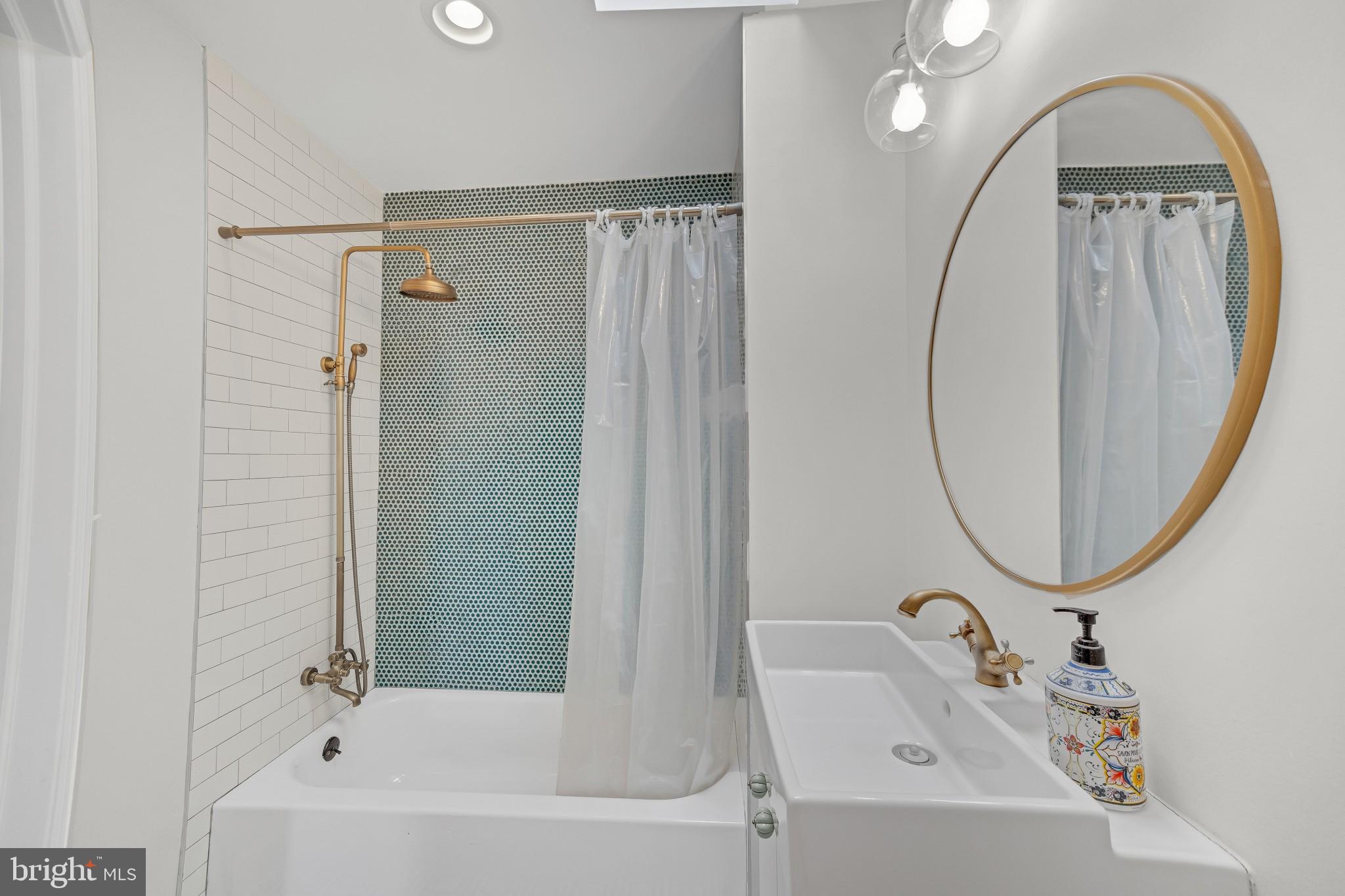 UNIVERSITY CITY - Residential