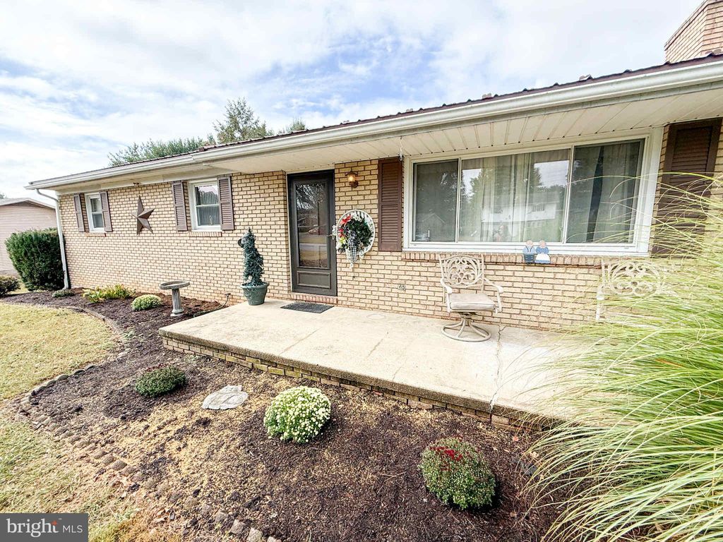 Photo of 2951 Jefferson Dr, CHAMBERSBURG, PA 17201 (MLS # PAFL2030134)