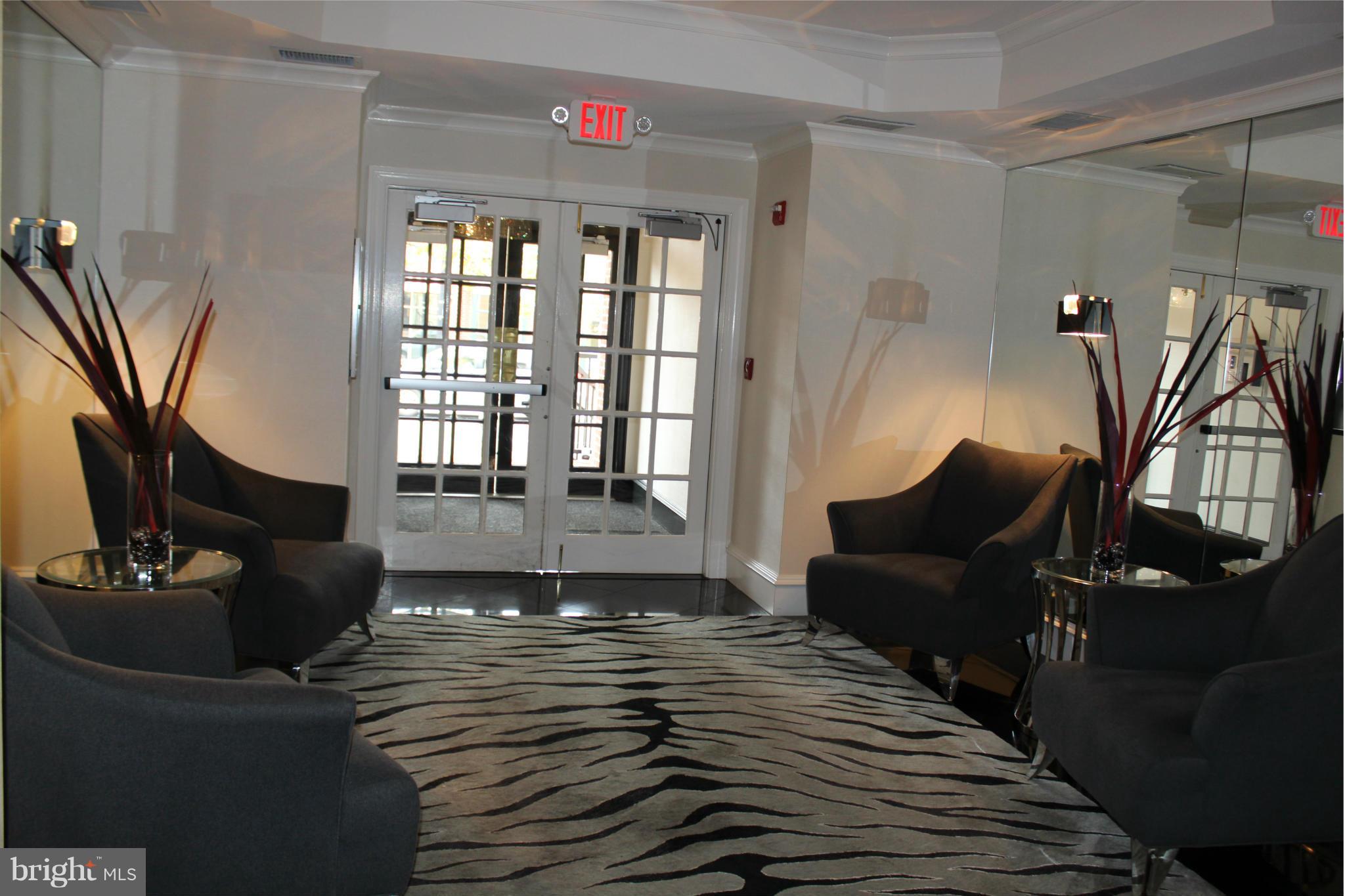 OLD TOWN CRESCENT - Residential