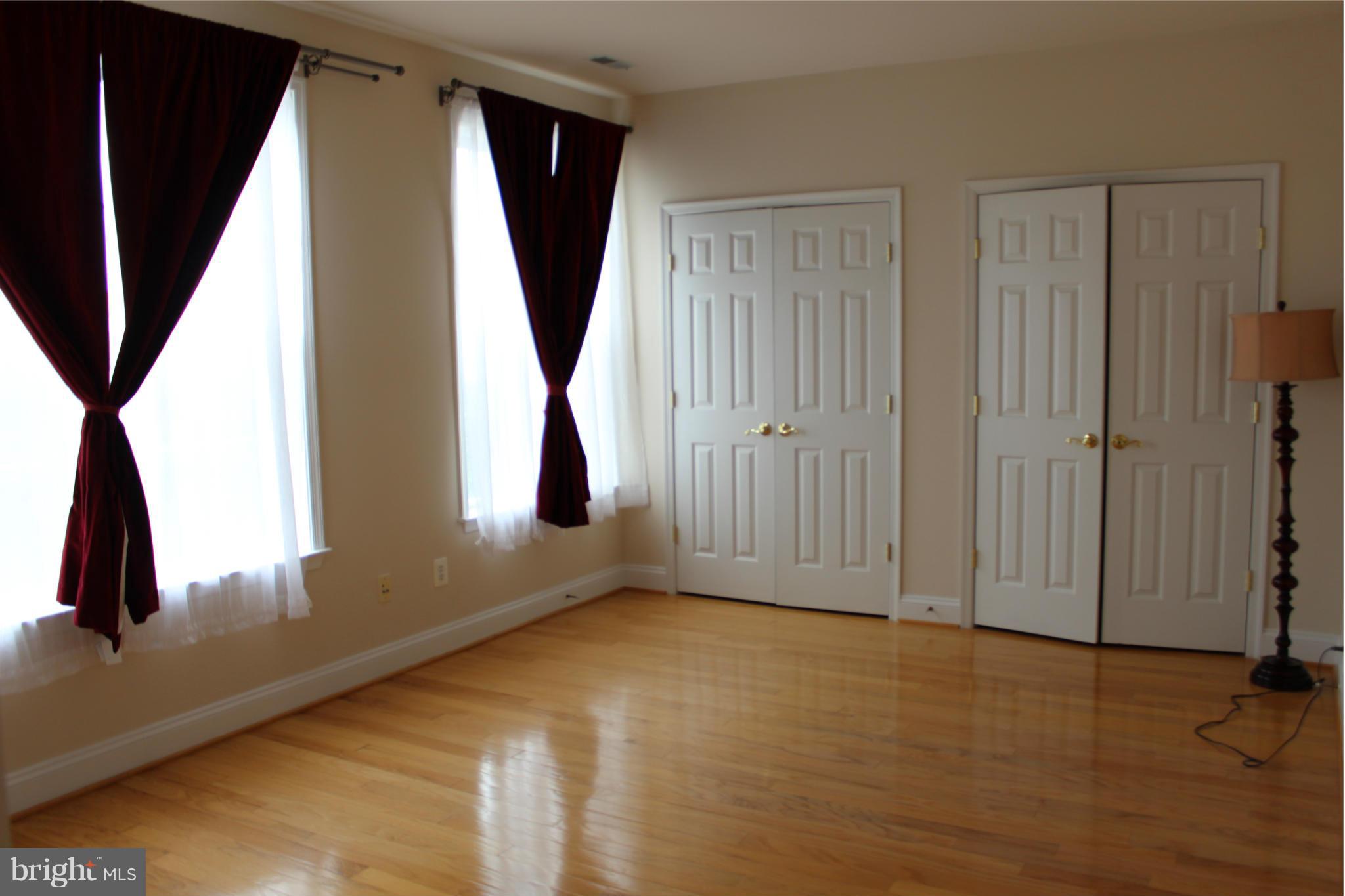 OLD TOWN CRESCENT - Residential