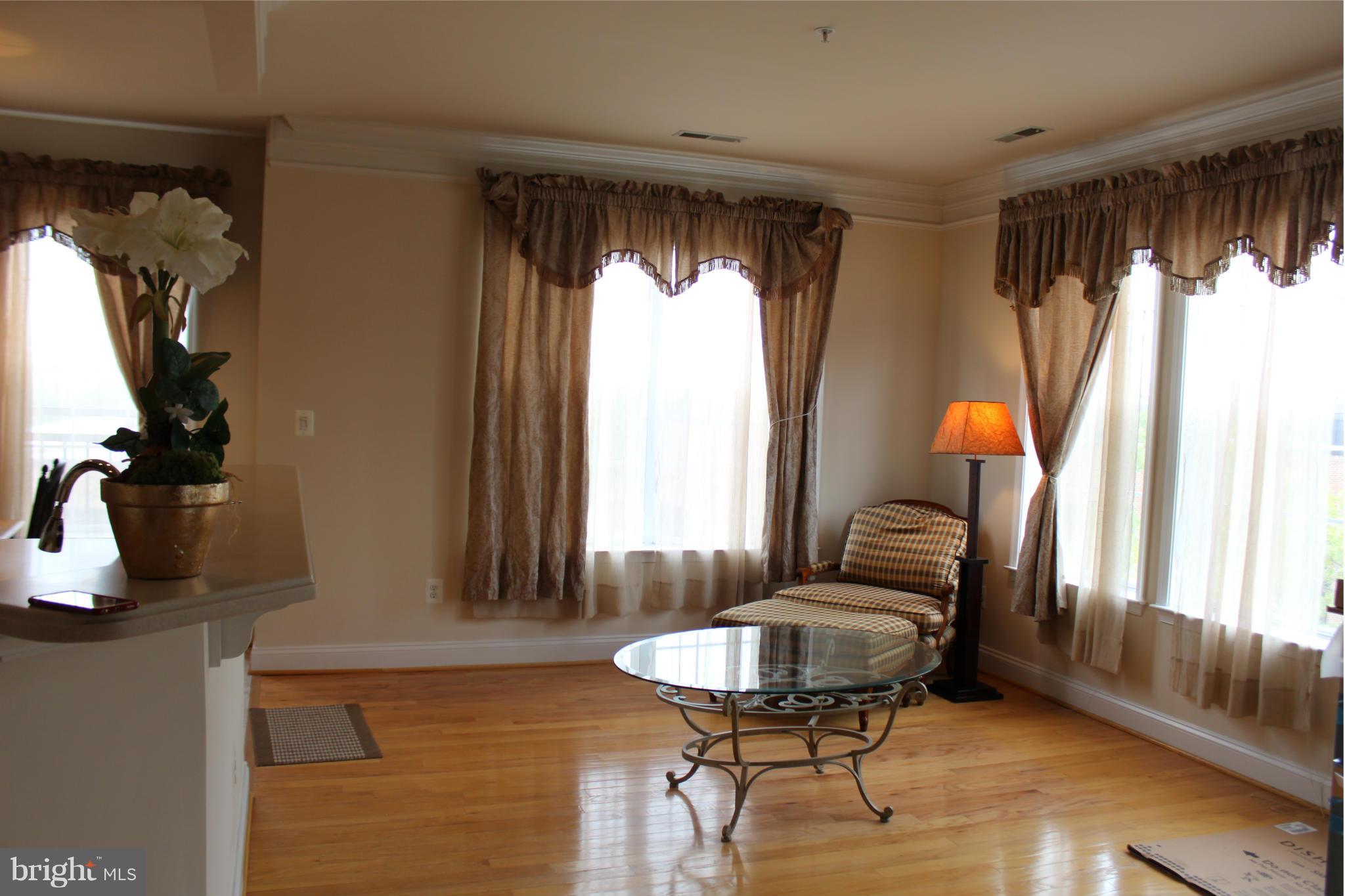 OLD TOWN CRESCENT - Residential