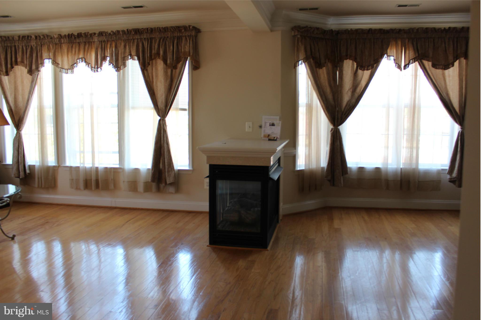 OLD TOWN CRESCENT - Residential