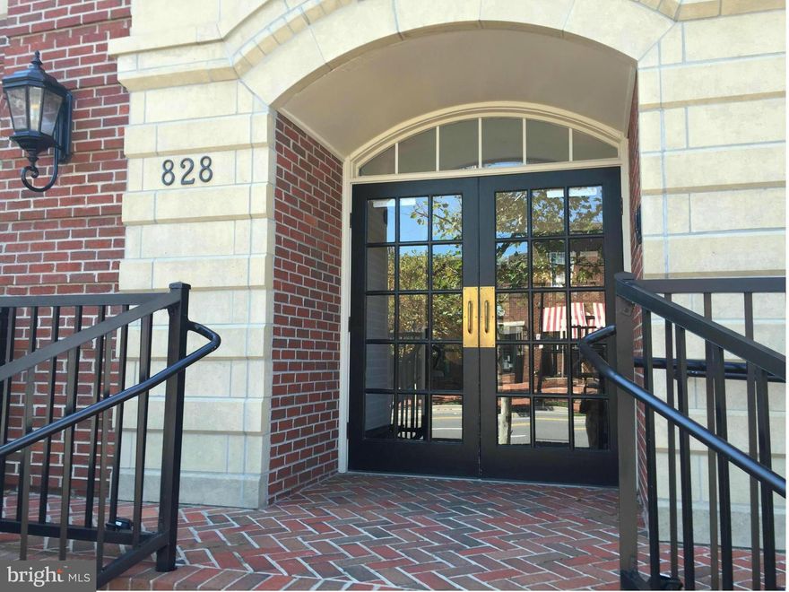 IMPROVED PRICED OVER 1400 SQ 3RD PENTHOUSE LIVING RENOVATED KITCHEN, NEW SS APPLIANCES CERAMIC KITCHEN FLOOR IN UNIT 2 BRS AND 2 .5 BTHS. FRESHLY PAINTED NEUTRAL COLORS,9 FT CEILINGS OPEN FLR PLAN/FIREPLACE AND MOLDINGS.GREAT BRKFAST AREA. HRDWOOD FLOORS IN ALL AREAS. BLINDS FOR NATURAL LIGHTING.1 GARAGE MIN TO AIRPORT&METRO RESTAURANTS&SHOPS