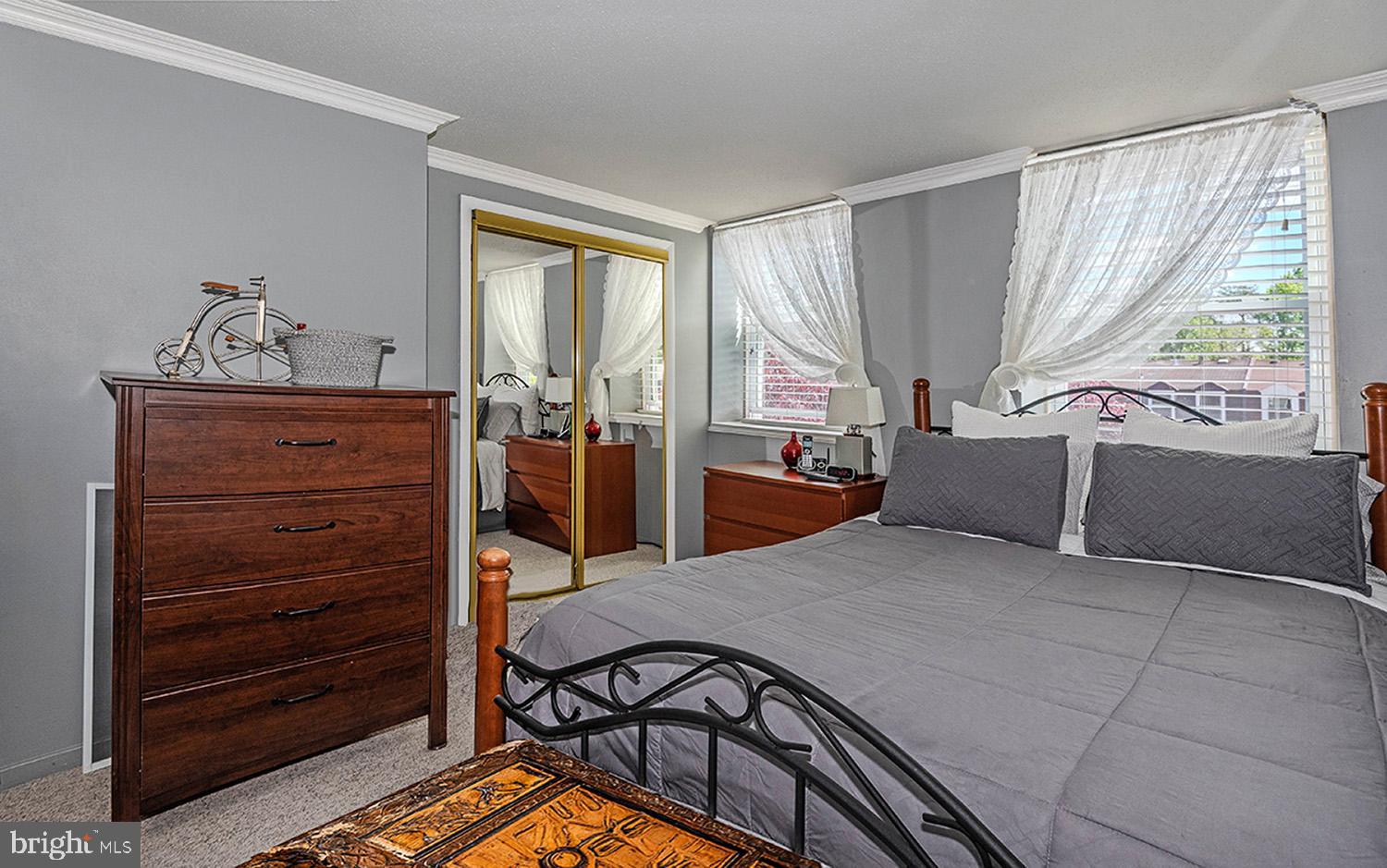 WINDMILL SQUARE - Residential