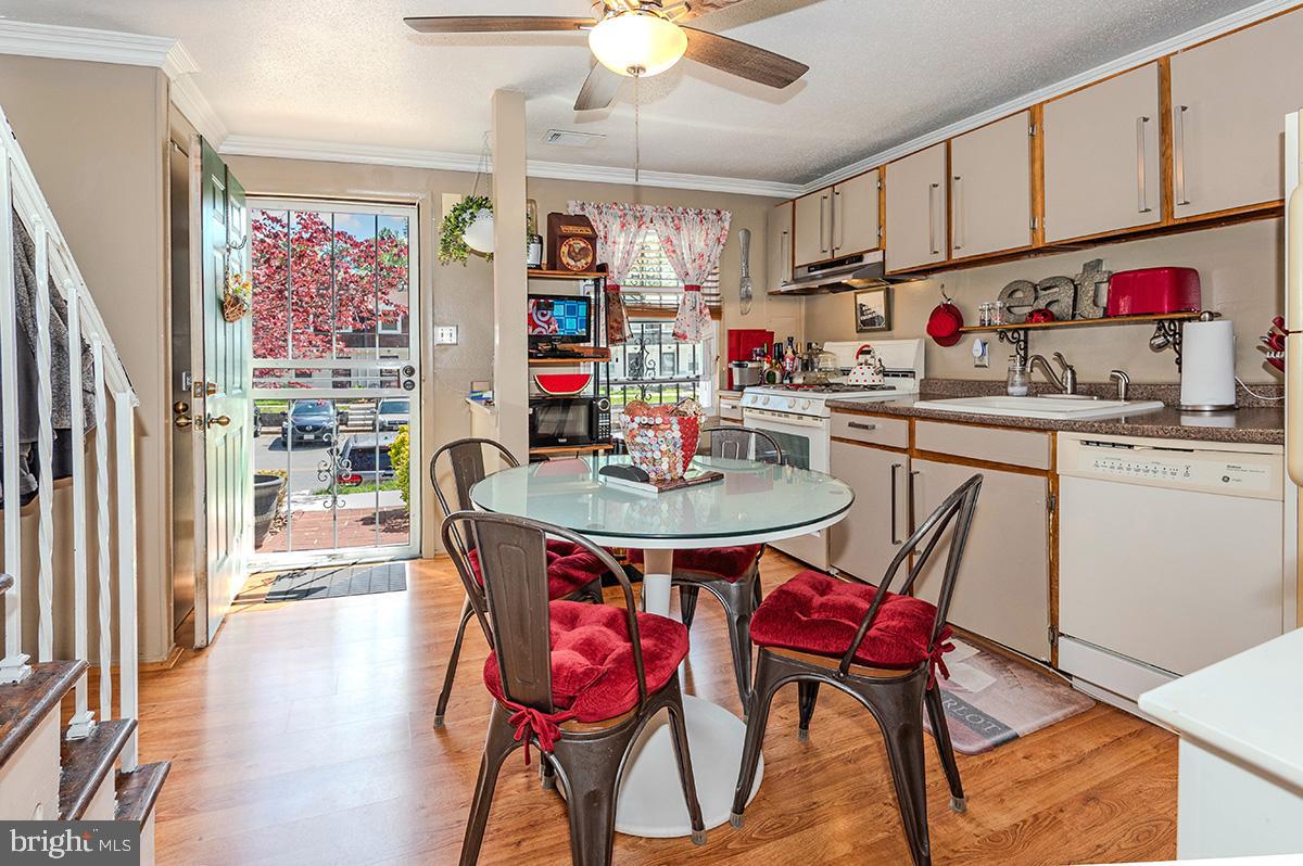 WINDMILL SQUARE - Residential