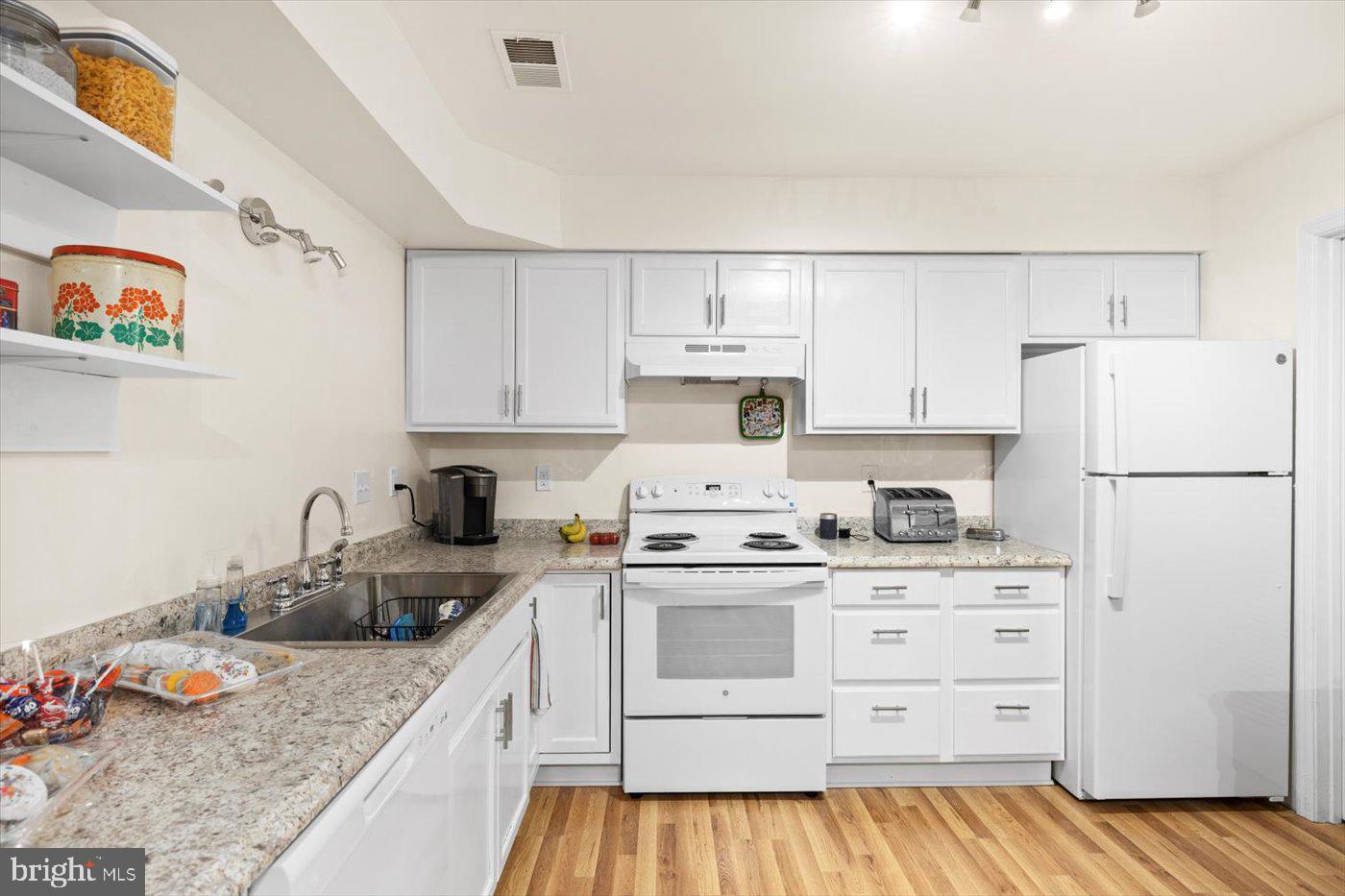 OLDE GREENWICH - Residential