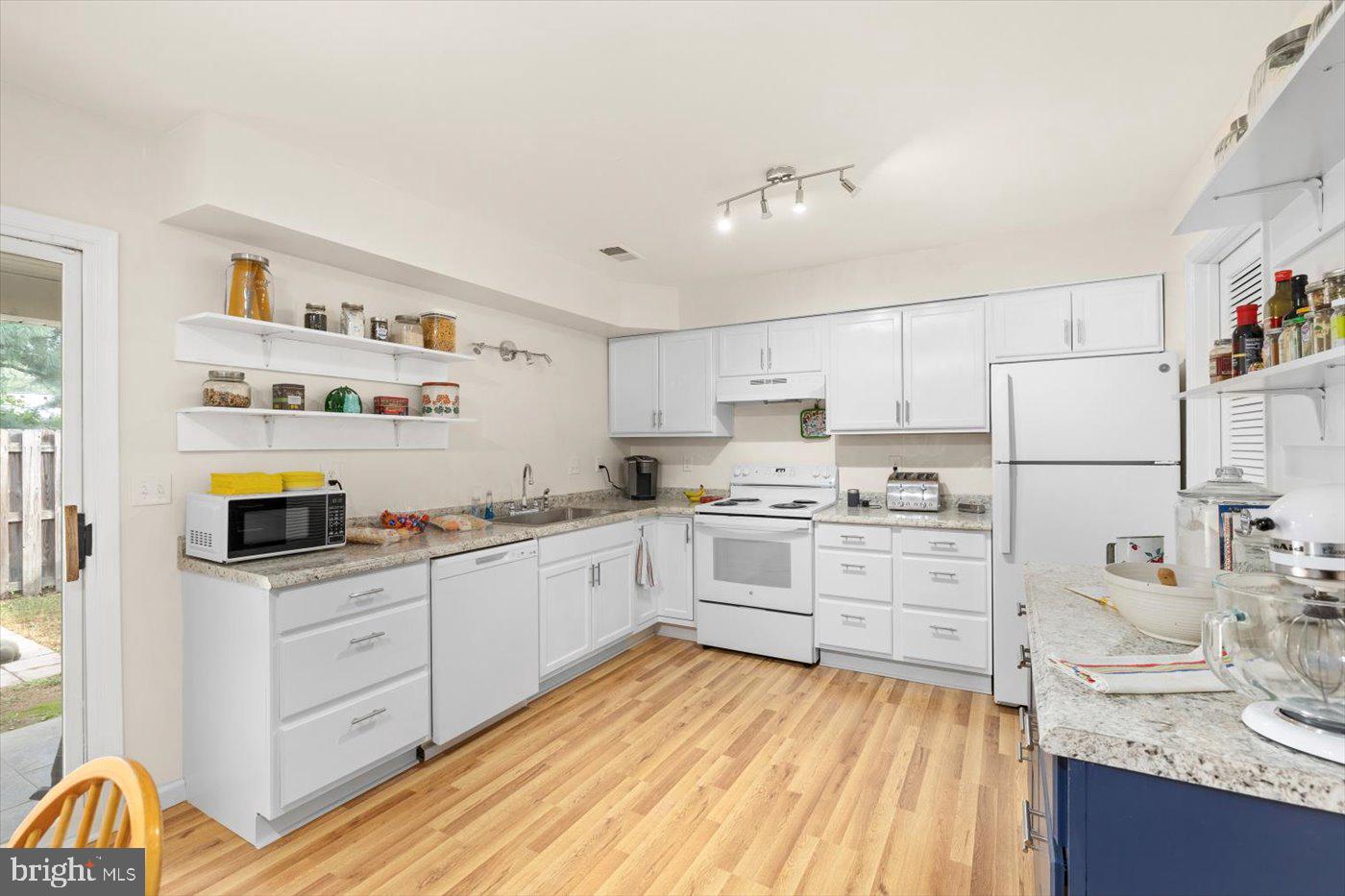 OLDE GREENWICH - Residential