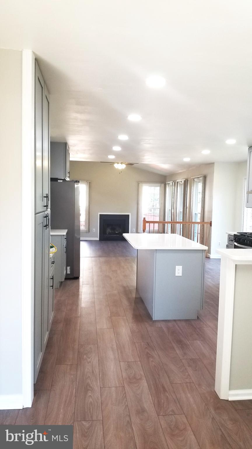 FOUR SEASONS - Residential Lease