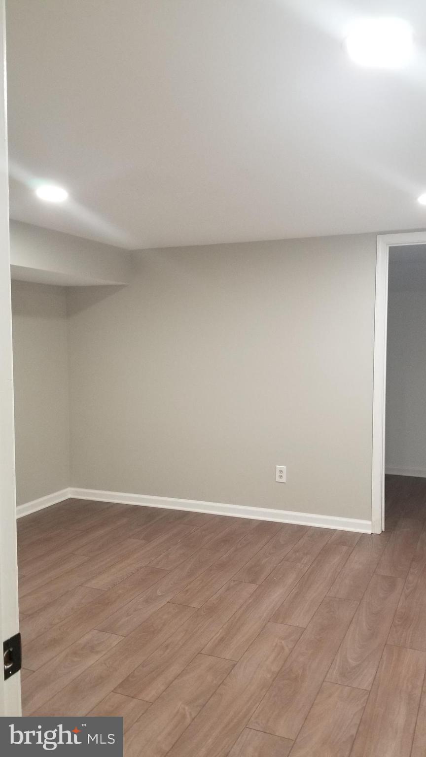 FOUR SEASONS - Residential Lease