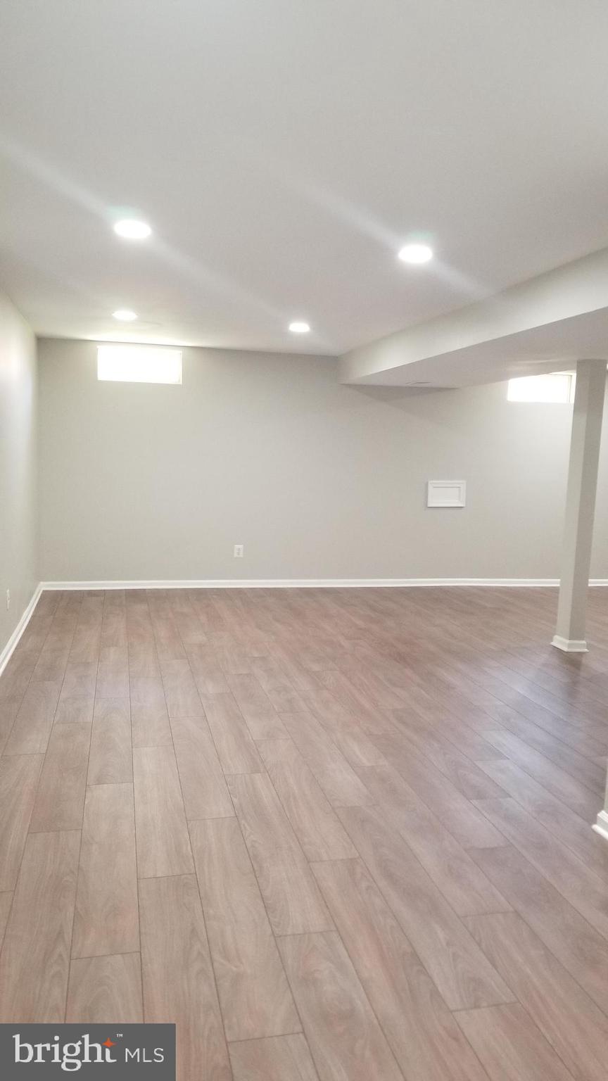 FOUR SEASONS - Residential Lease