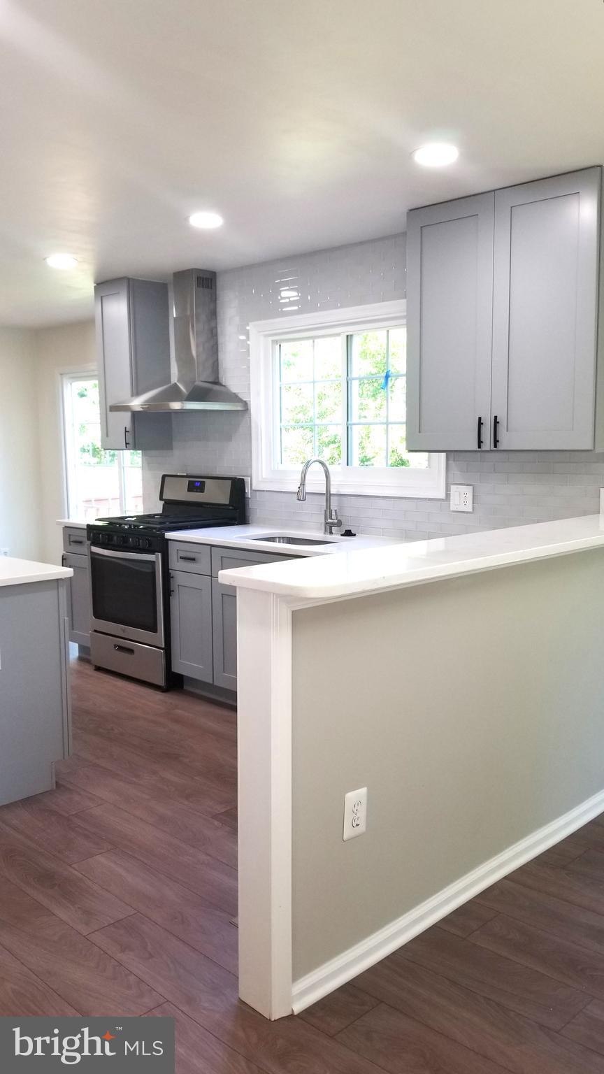 FOUR SEASONS - Residential Lease