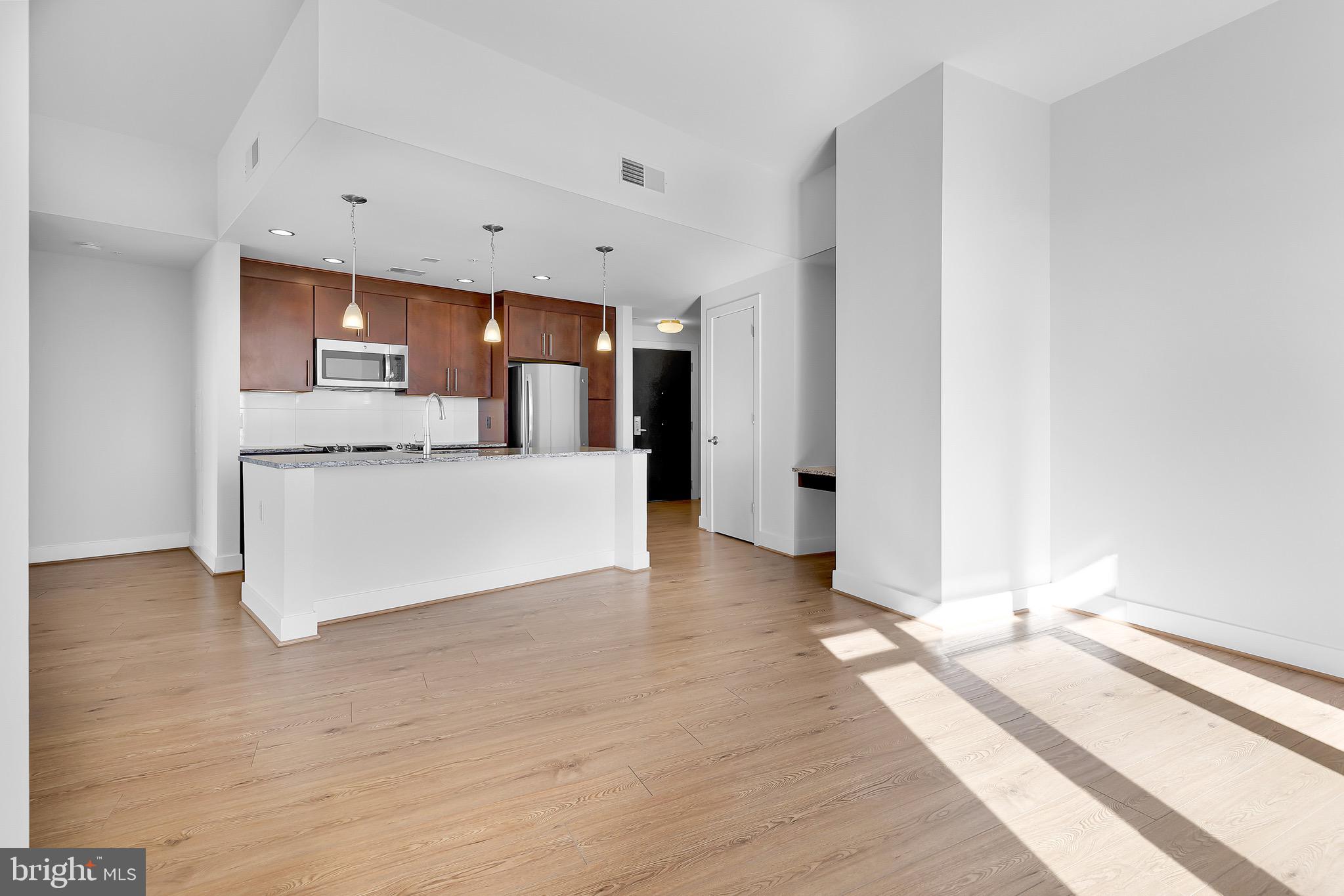 880 NEW JERSEY AVENUE SE STUDIO INTERIOR UNIT