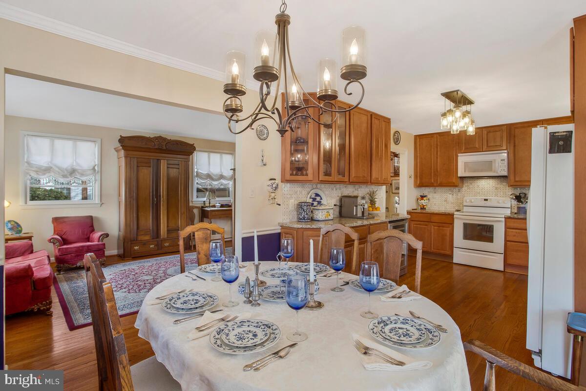 COLLEGE PARK WOODS - Residential