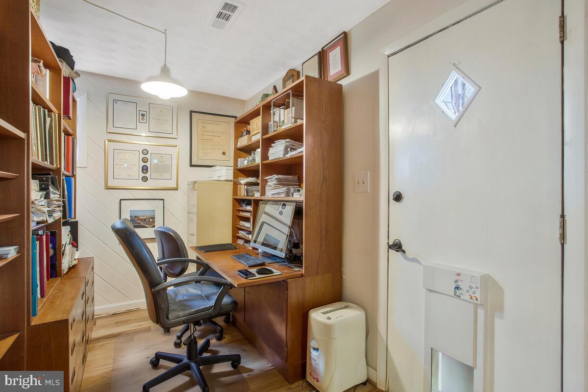 COLLEGE PARK WOODS - Residential