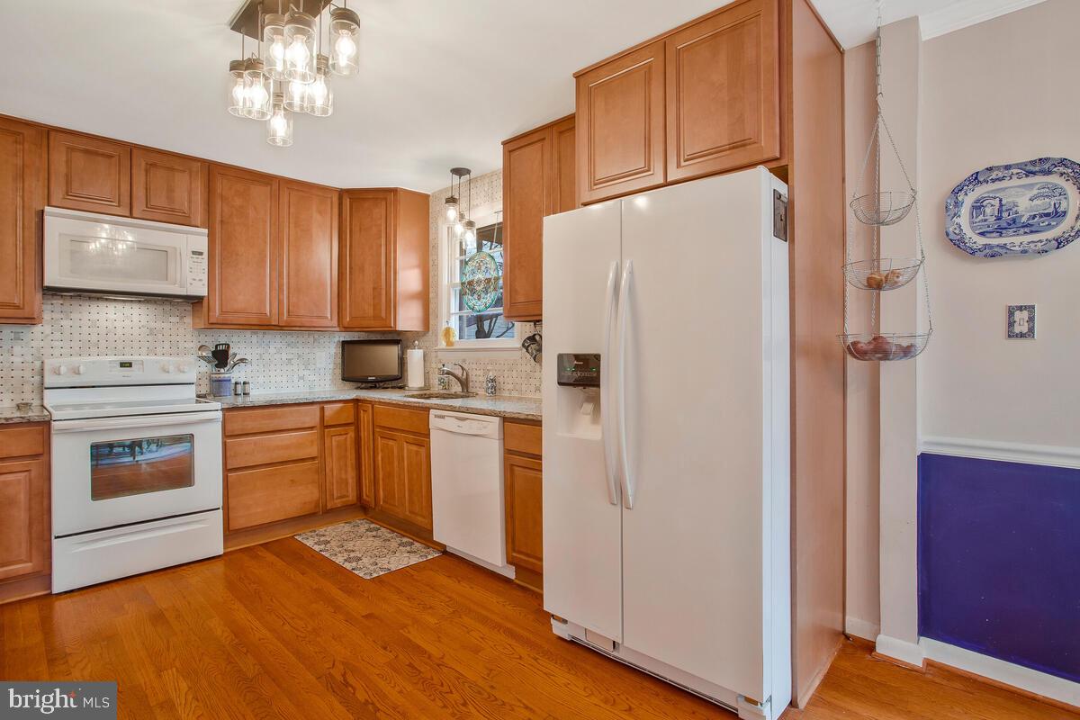 COLLEGE PARK WOODS - Residential