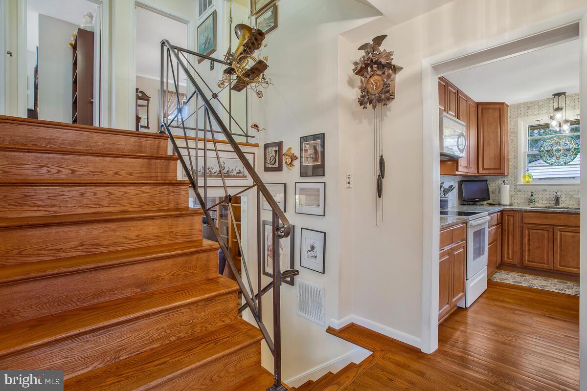 COLLEGE PARK WOODS - Residential