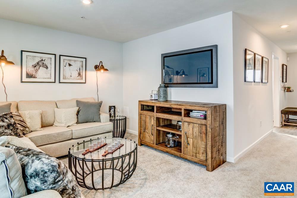 FOREST LAKES - Residential