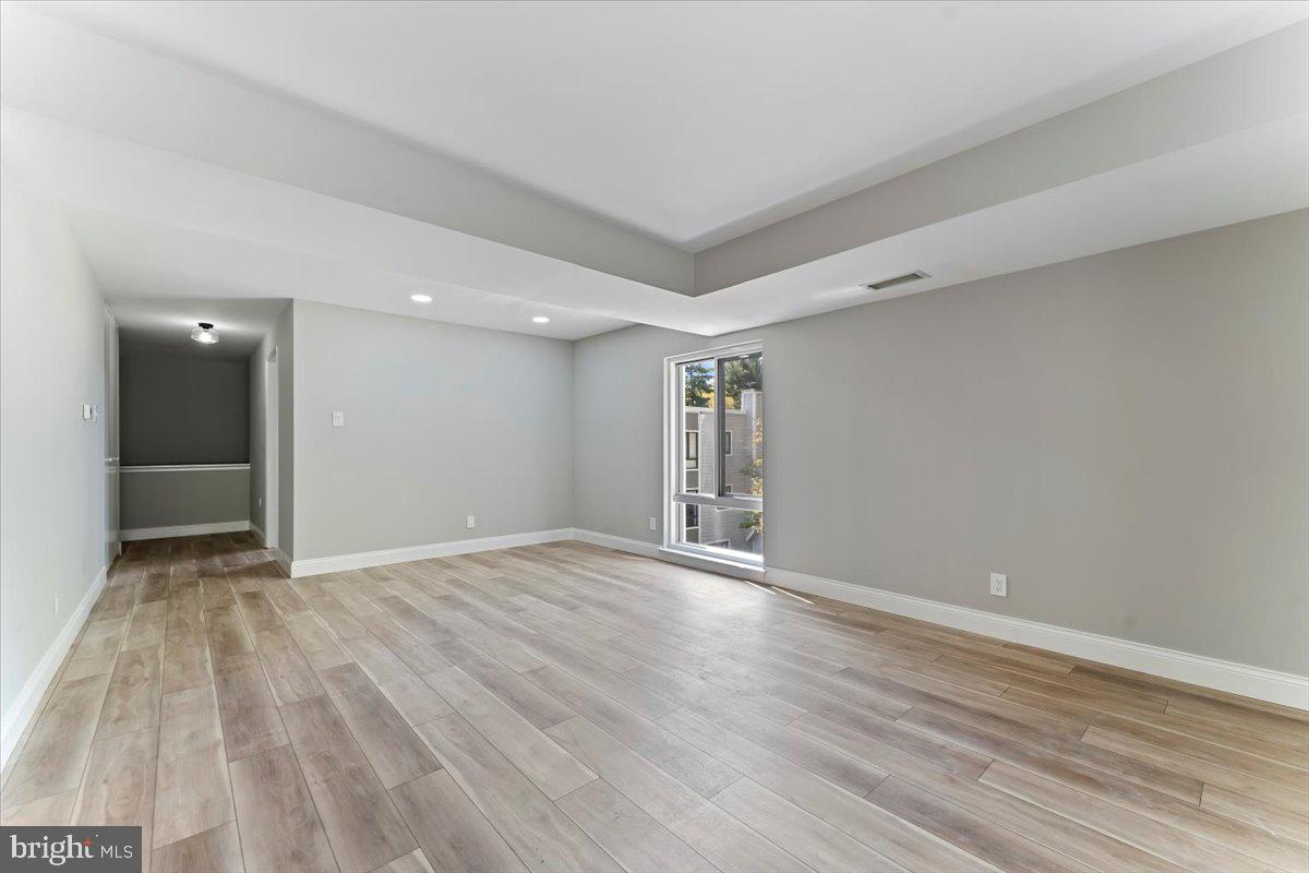 OAK HILL ESTATES - Residential Lease