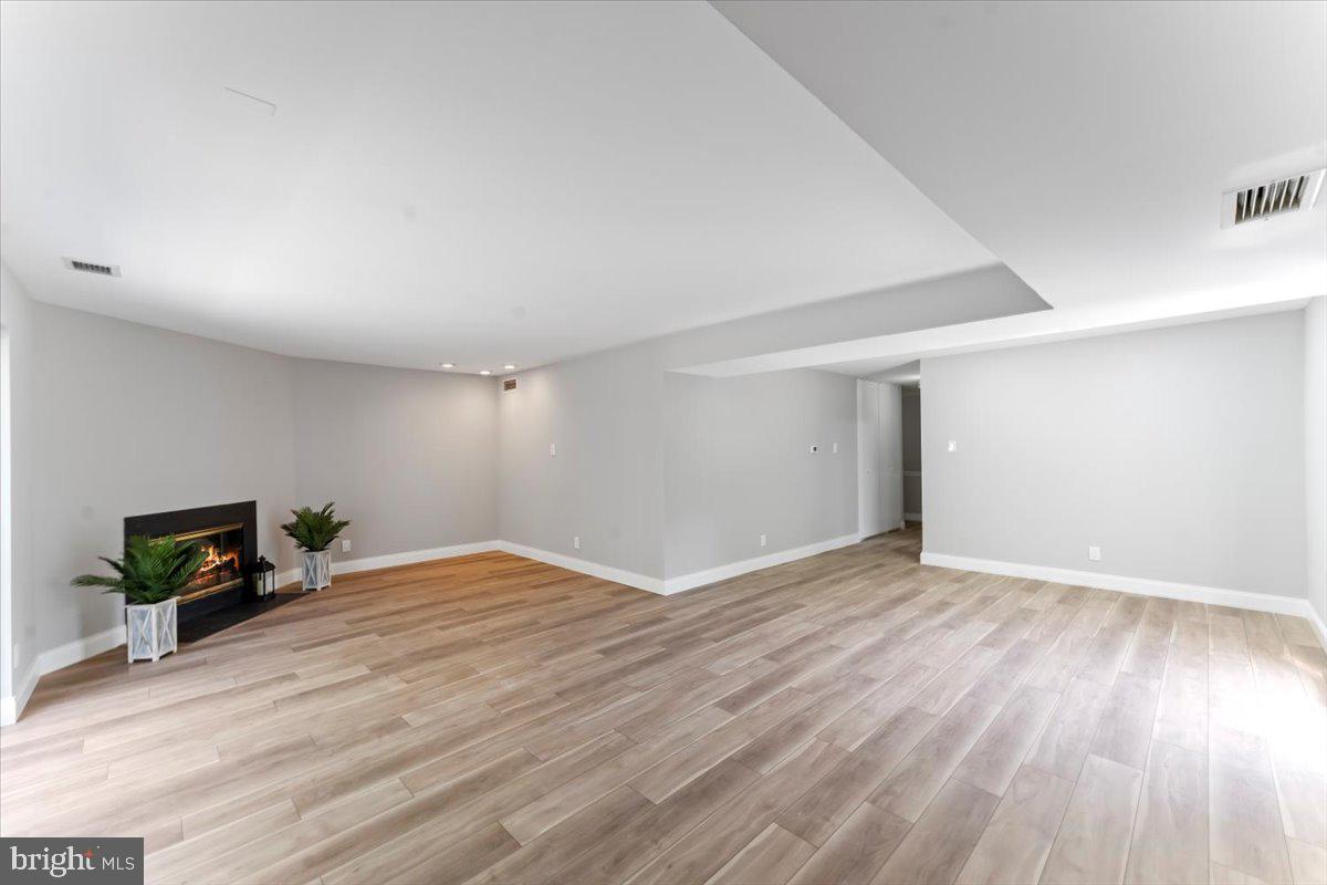 OAK HILL ESTATES - Residential Lease