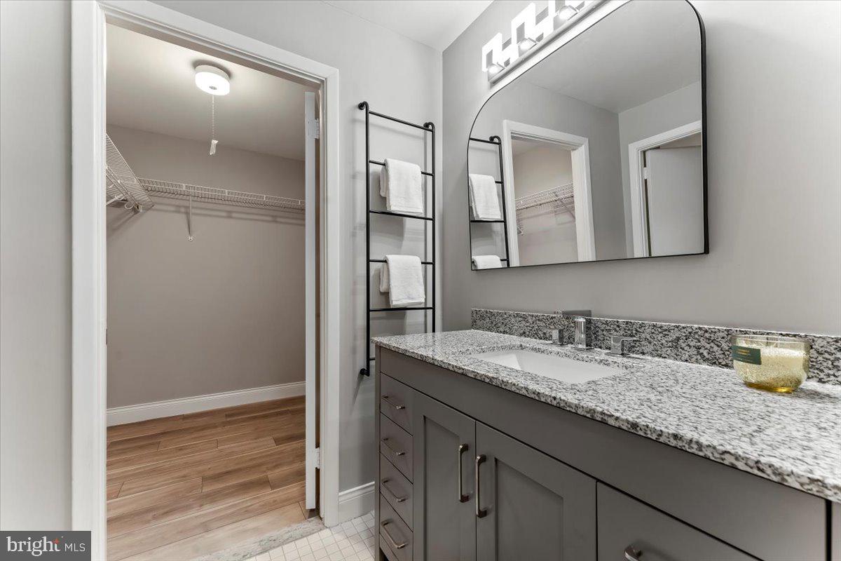 OAK HILL ESTATES - Residential Lease