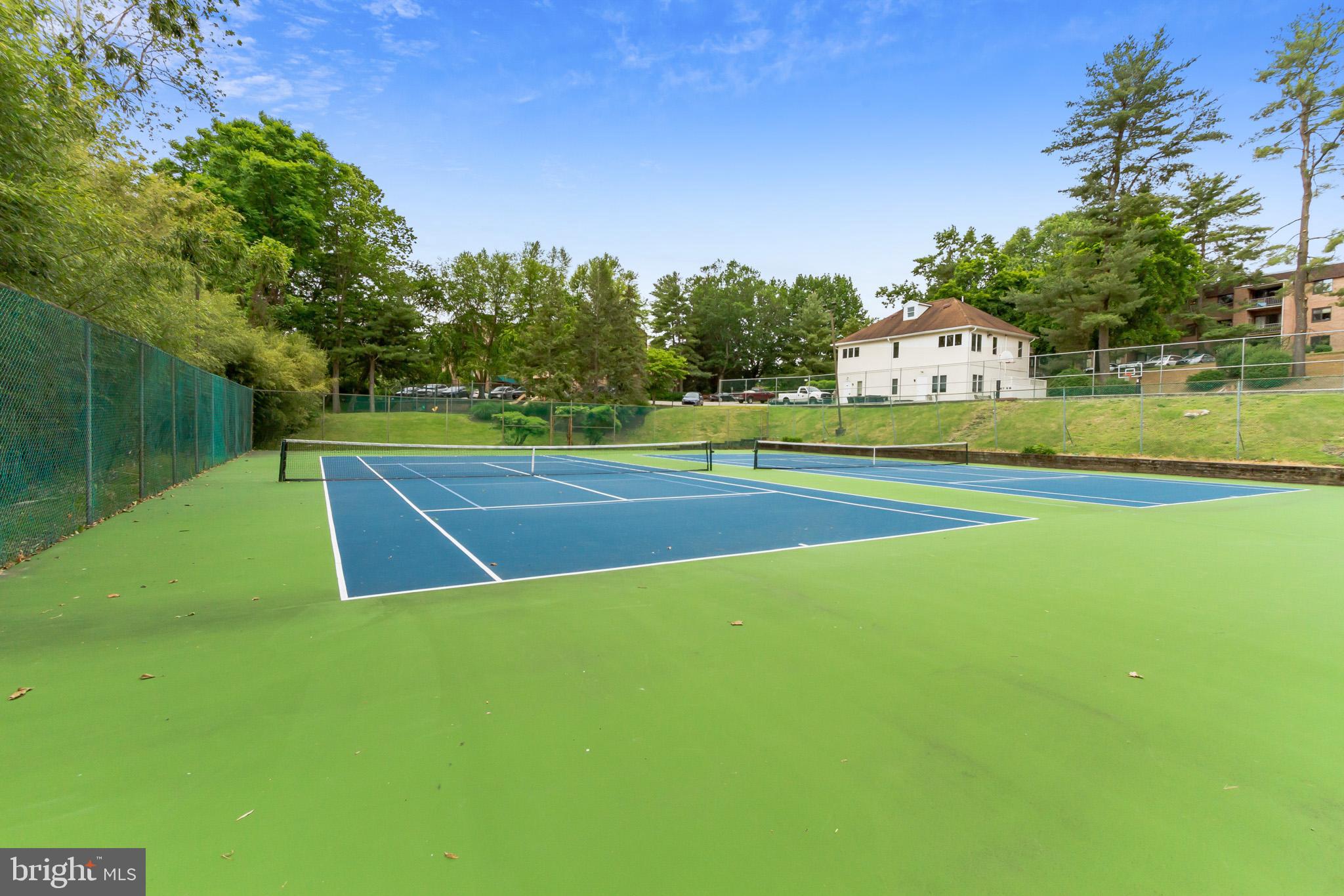 OAK HILL ESTATES - Residential Lease