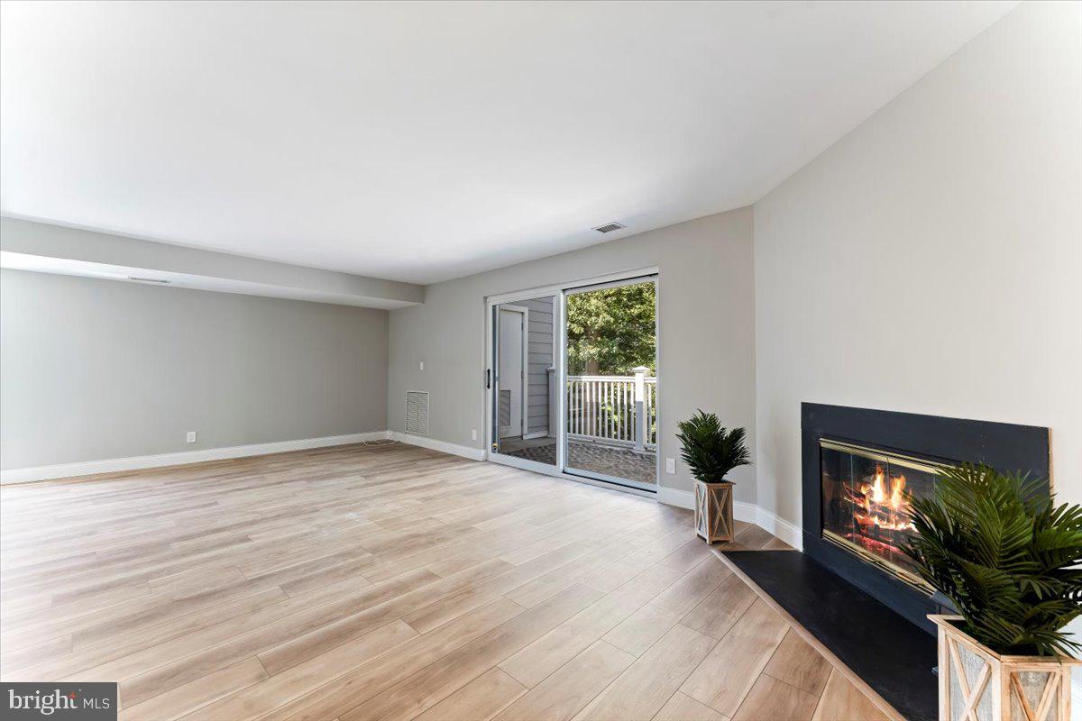 OAK HILL ESTATES - Residential Lease