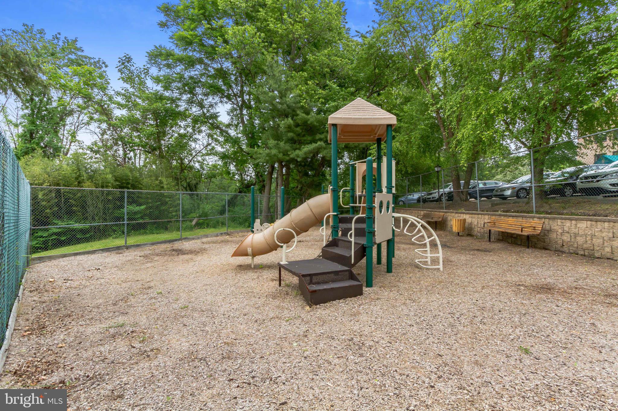 OAK HILL ESTATES - Residential Lease