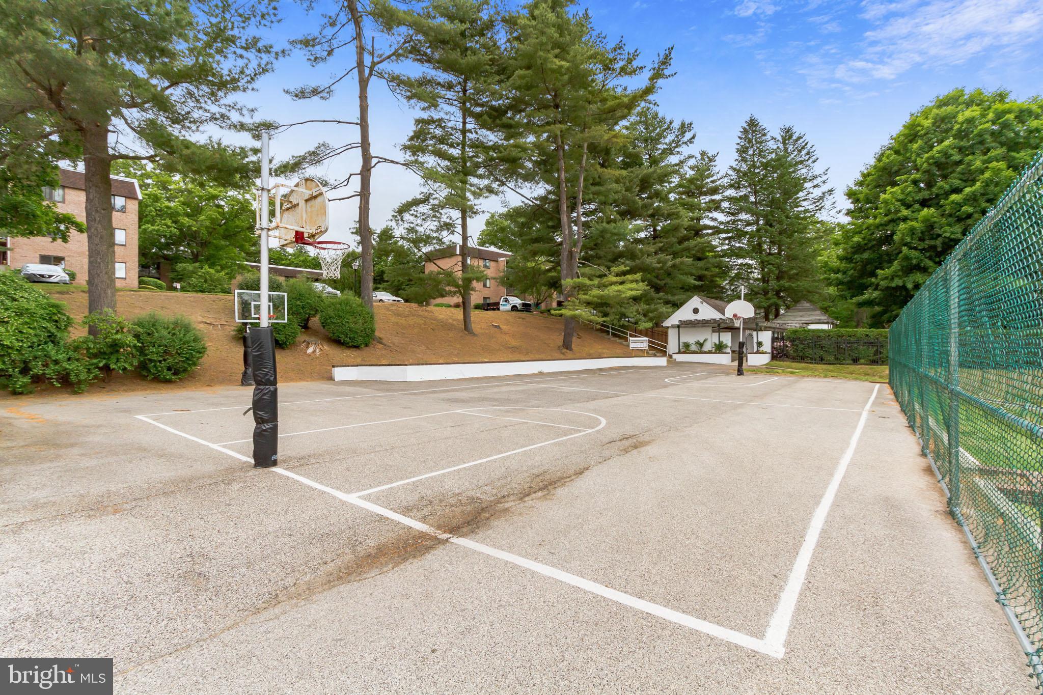 OAK HILL ESTATES - Residential Lease