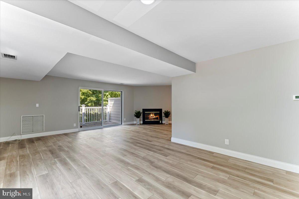 OAK HILL ESTATES - Residential Lease