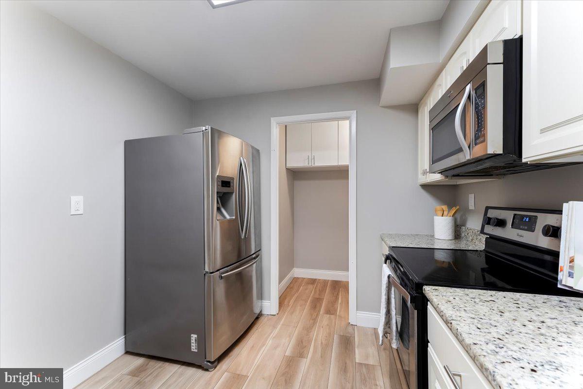 OAK HILL ESTATES - Residential Lease