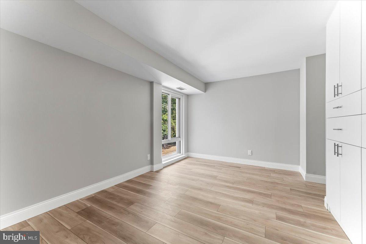 OAK HILL ESTATES - Residential Lease